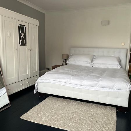 The Clock Tower Apartment - Spacious, Modern, 2 Bed Room Apartment , Southsea With Free Parking - Sleeps 4 Portsmouth Exterior foto
