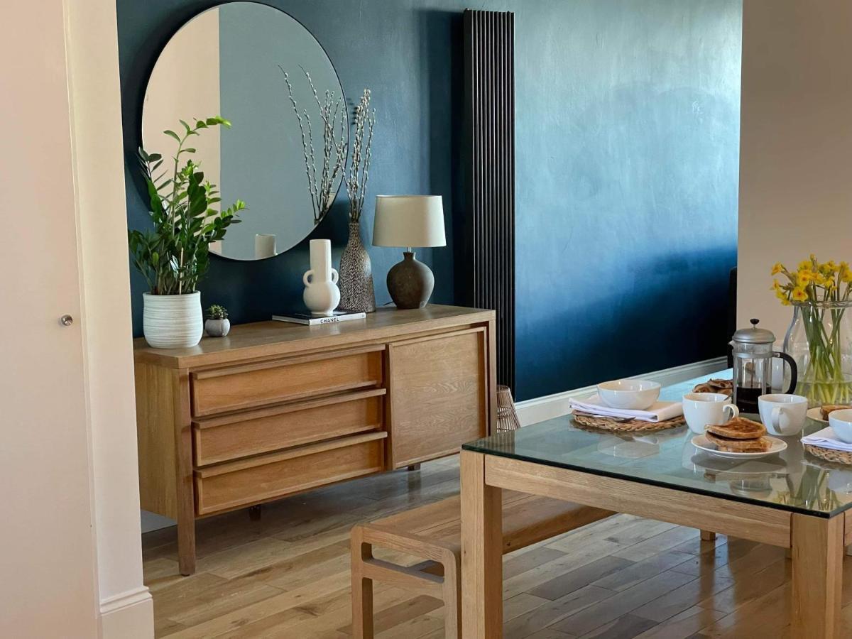 The Clock Tower Apartment - Spacious, Modern, 2 Bed Room Apartment , Southsea With Free Parking - Sleeps 4 Portsmouth Exterior foto