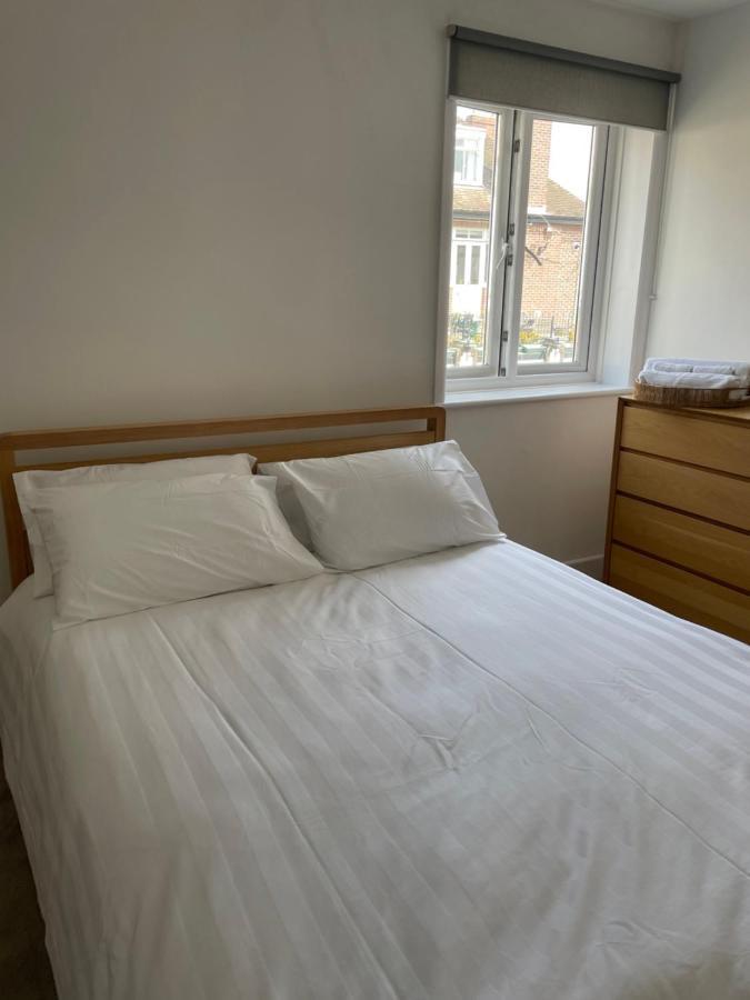 The Clock Tower Apartment - Spacious, Modern, 2 Bed Room Apartment , Southsea With Free Parking - Sleeps 4 Portsmouth Exterior foto