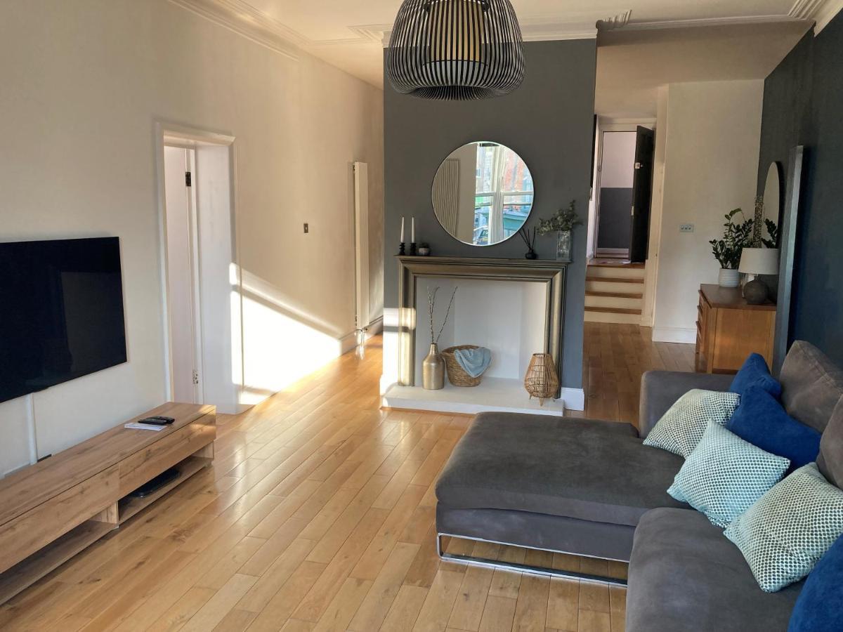 The Clock Tower Apartment - Spacious, Modern, 2 Bed Room Apartment , Southsea With Free Parking - Sleeps 4 Portsmouth Exterior foto